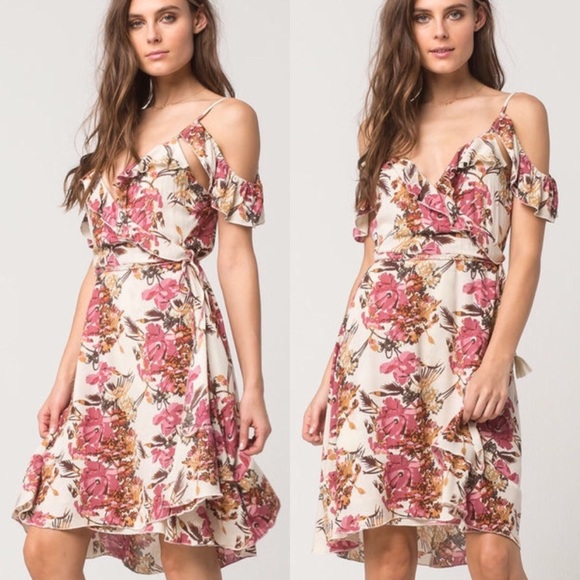 O'Neill Dresses & Skirts - NWT O’Neill Floral Ruffle Tassel Summer Dress
